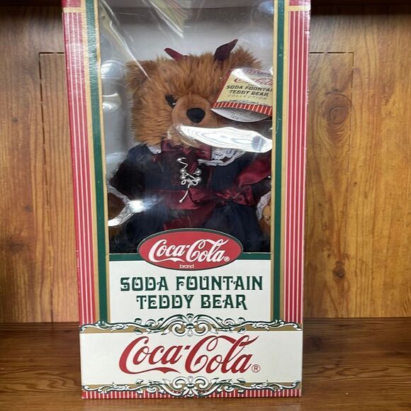 1998 Coca-Cola Soda Fountain Bear Tessie Bear Bearringer new in original box - Picture 1 of 5
